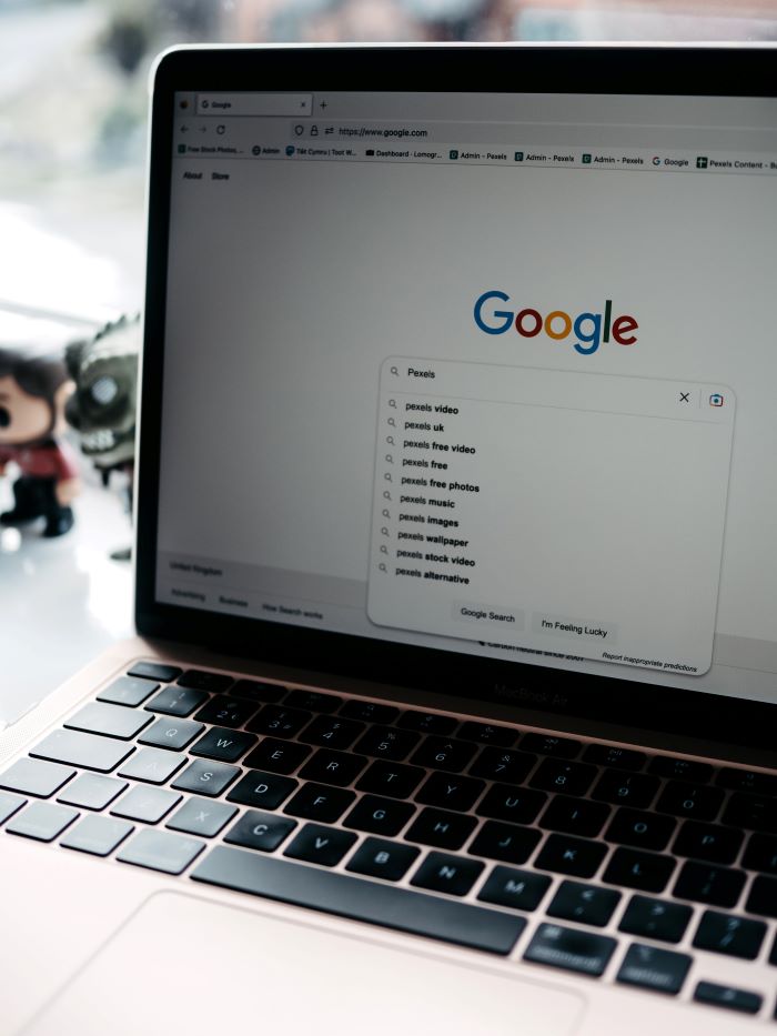 جوجل تختبر ميزة التشغيل التلقائي للفيديو ضمن نتائج البحث