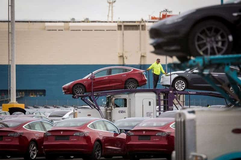 شحن Model 3 إلى الصين