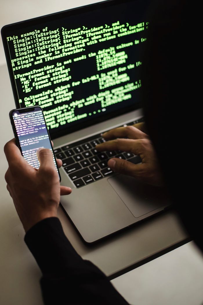 التحايل الصوتي: شكل جديد من أشكال الجرائم الإلكترونية