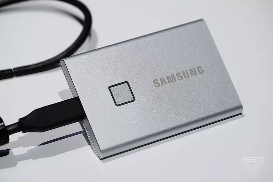 سامسونج تكشف عن قرص SSD خارجي مزود بمستشعر بصمة