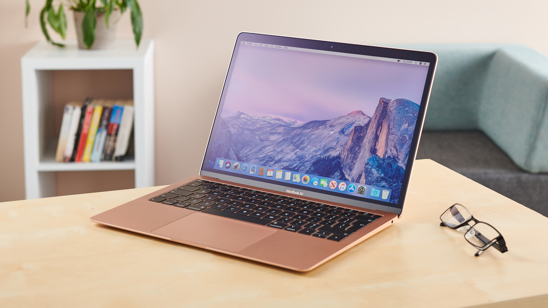 شركة Apple تنوي صنع معالجات حواسيبها بنفسها بداية من عام 2021