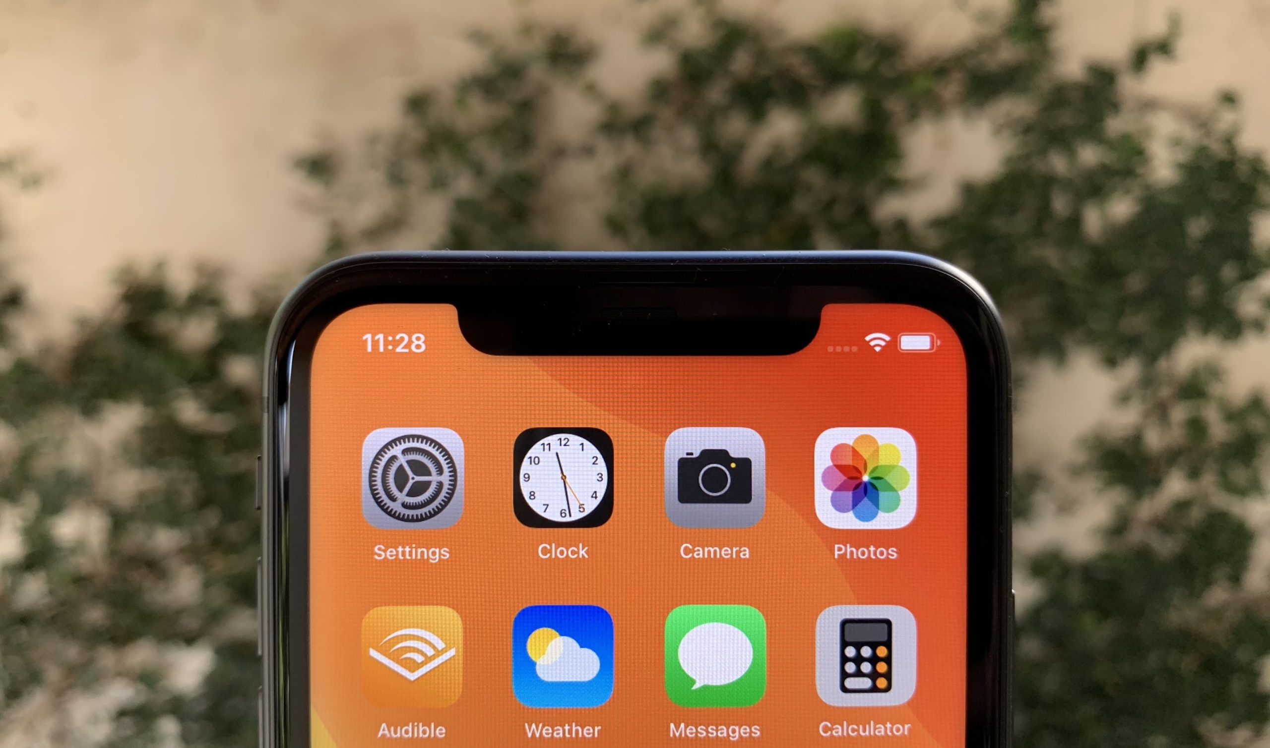 ثغرة تسمح للمخترقين بالوصول إلى كاميرا وميكروفون هواتف أيفون وحواسيب Mac تمنح لمكتشفها جائزة بقيمة 75 ألف دولار