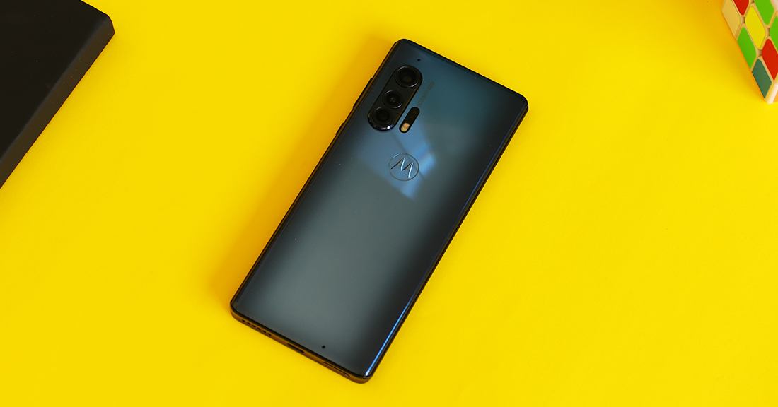 مراجعة Motorola Edge+: موتورولا تعود إلى سوق الهواتف الرائدة