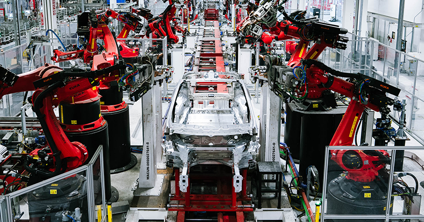 إيلون ماسك يعيد تشغيل مصنع Tesla في كاليفورنيا مخالفاً القرارات الحكومية