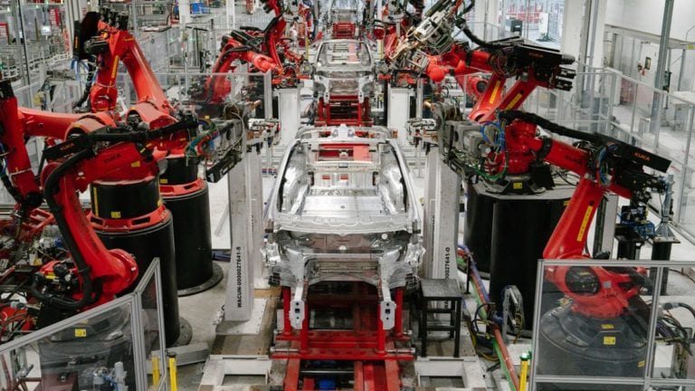 لماذا تسلا (Tesla) أكبر بكثير من VW مع أنها تنتج سيارات أقل بكثير