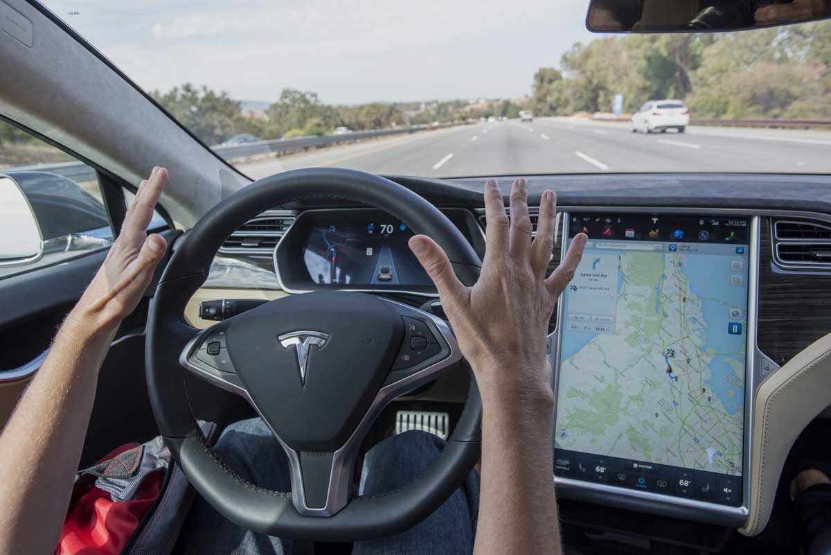 شركة Tesla "قريبة جداً" من تحقيق القيادة الذاتية الكاملة