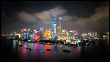 نظام كاميرا ثلاثية مع تركيز ليزري