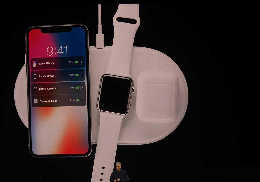 سامسونج تحقق ما عجزت عنه Apple وتطلق شاحناً لاسلكياً شاملاً