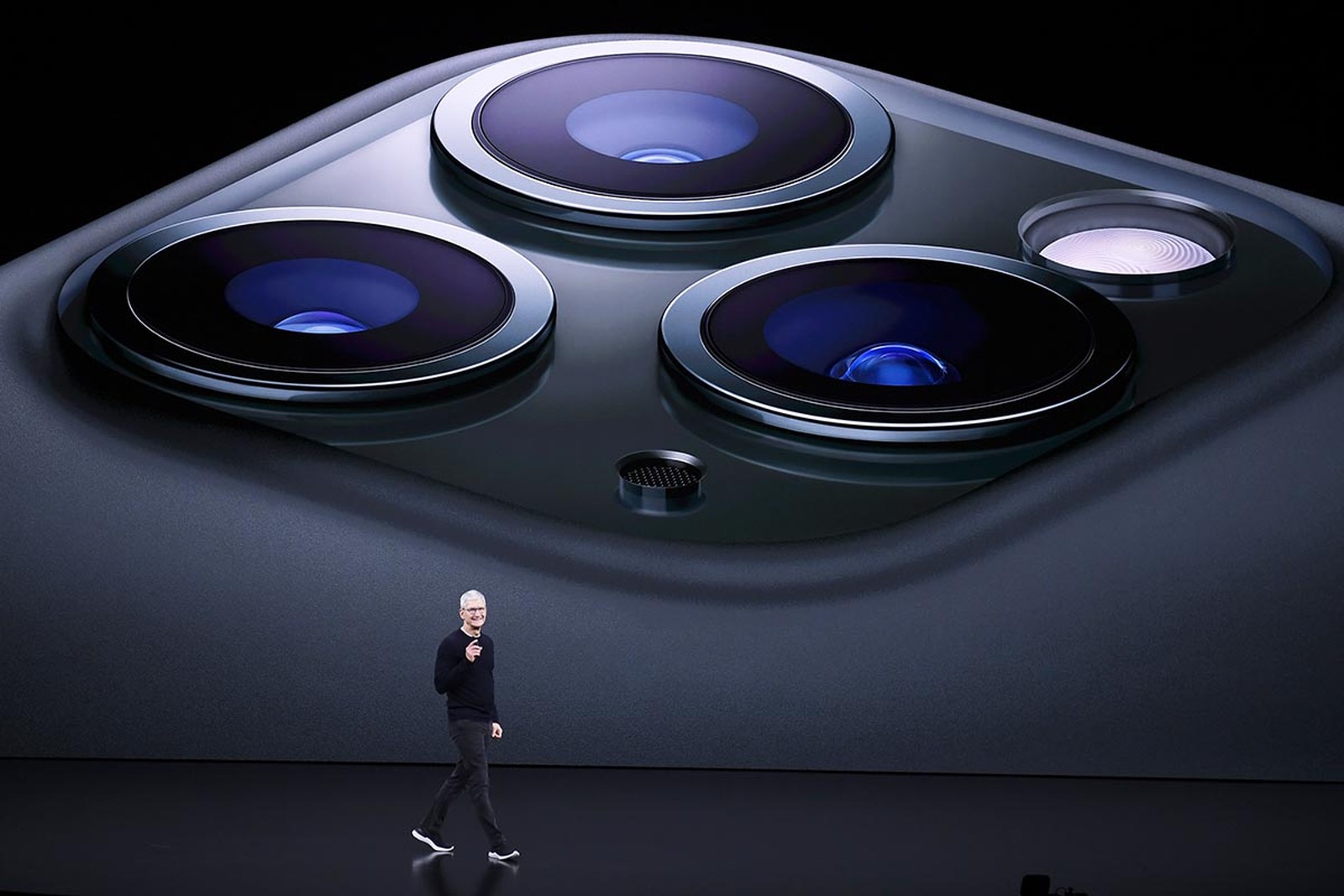 من يصنع الأجزاء الأساسية لهواتف أيفون 12؟