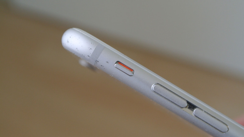 لماذا لا تضع المزيد من الشركات مفتاح كتم الصوت في هواتفها؟