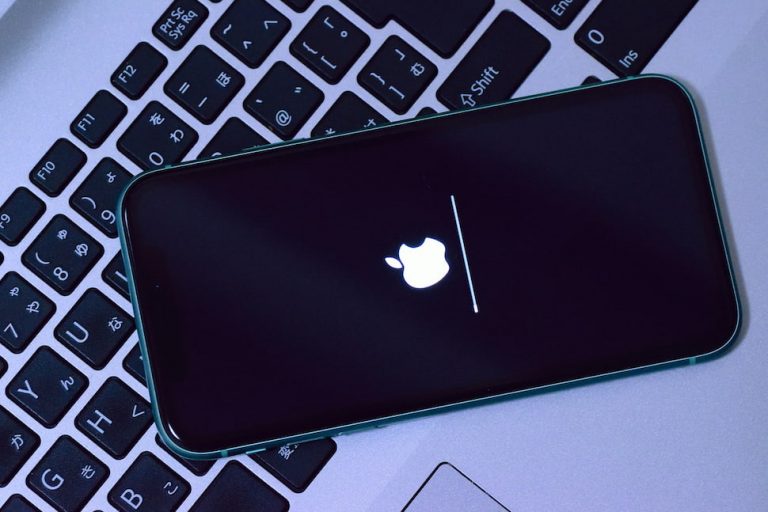 أبل تطلق تحديث iOS 14.4.2 لإغلاق ثغرة أمنية خطيرة