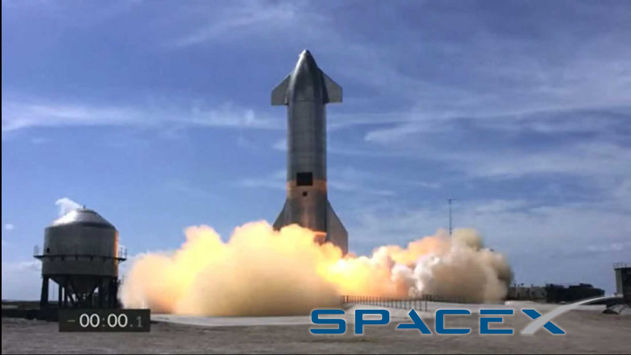 بالفيديو - أكبر صواريخ SpaceX يهبط بنجاح، وينفجر بعدها بثوانٍ