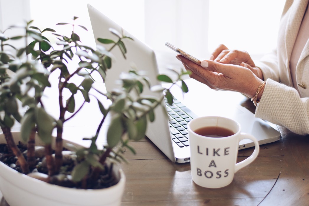 كيف تتجنب التسلية وتضييع الوقت عند العمل من المنزل أو العمل عن بعد