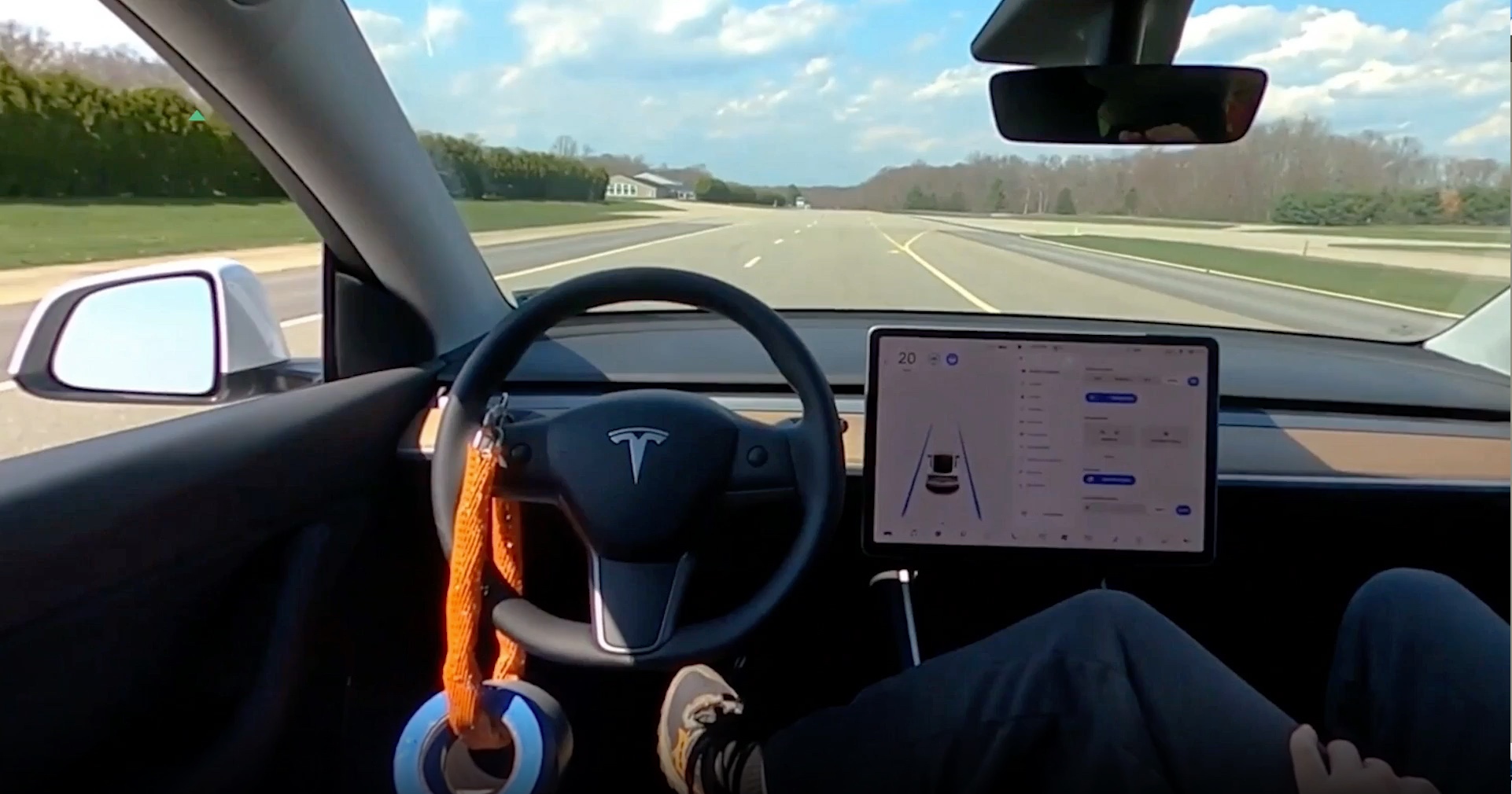 التسويق المضلل لـ "القيادة الذاتية الكاملة" يتسبب بمشاكل قانونية لشركة Tesla