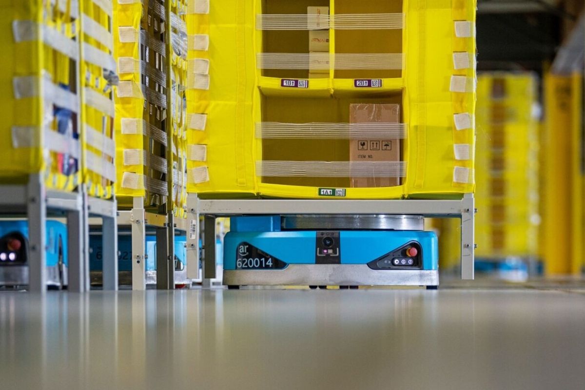 أمازون تعلن عن أول روبوت مستقل بالكامل