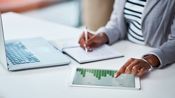 كيف ساعدت التكنولوجيا بتطوير عمليات التدقيق في الشركات ورفعت من كفاءتها؟