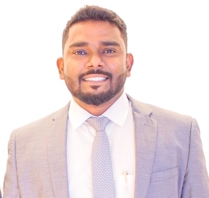 لطيف شيك - كومارتش