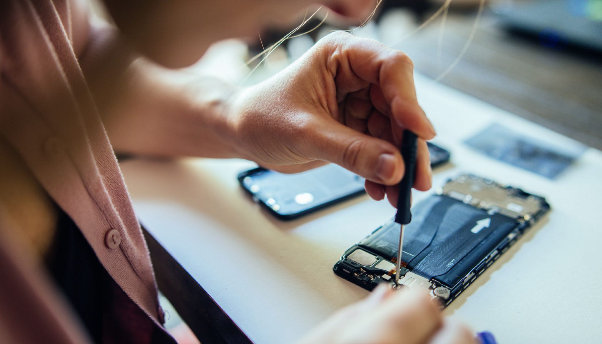 على خطى آبل، سامسونج تطلق برنامج الإصلاح الذاتي لعملائها