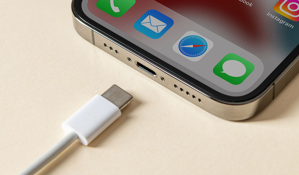 أيفون مع منفذ USB-C بداية من العام القادم نتيجة قرارات الاتحاد الأوروبي