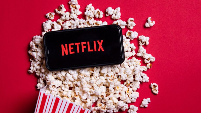 تشارك كلمة مرور حسابك مع آخرين؟ نتفلكس تقول إن عليك الدفع!