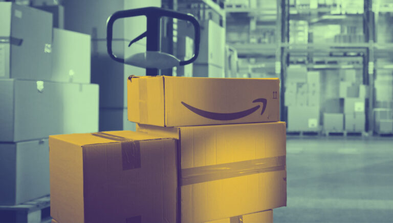 أمازون تعرض إعطاء 10 دولارات لمن يستلمون طرودهم بأنفسهم بدلاً من خدمات التوصيل