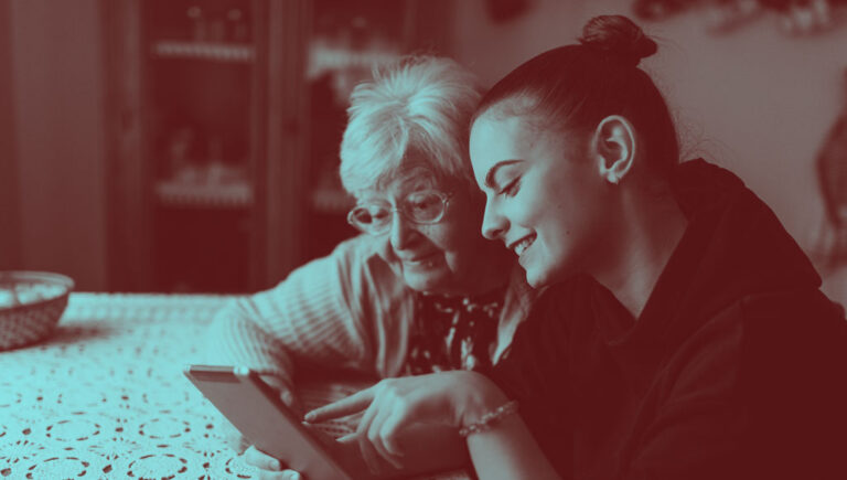 دراسة: استخدام الإنترنت يمكن أن يحمي المسنين من الخرف والشيخوخة