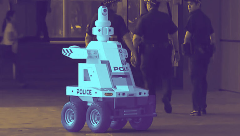 سنغافورة تستعرض روبوتات شرطة بطول مترين ورؤية 360 درجة وتبدأ باستخدامها ضمن مطارها الدولي