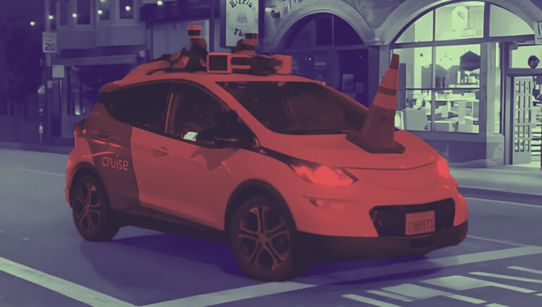 متظاهرون أمريكيون يستخدمون طريقة مبتكرة لشل حركة السيارات ذاتية القيادة