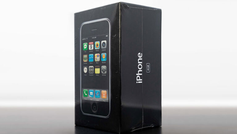 نسخة مختومة من هاتف ايفون الأول تحطم الأرقام القياسية لأسعار الهواتف مجدداً