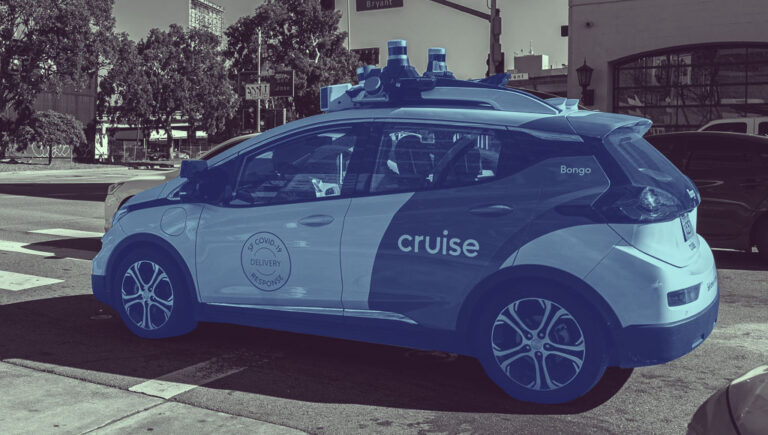 بسبب مشكلة في الإنترنت، سيارات ذاتية القيادة توقف المرور في مدينة أمريكية