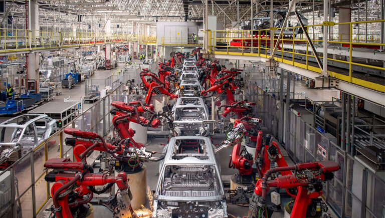 بعد مشكلة تقنية أوقف ثلث إنتاجها العالمي، تويوتا تعيد مصانعها في اليابان إلى العمل