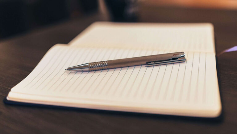 السويد تلوم التقنية على تراجع التعليم وتتجه للعودة للكتب والأقلام