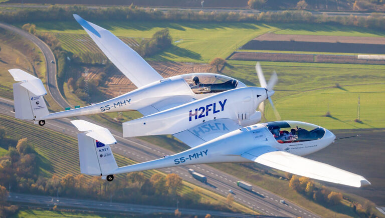 إقلاع ناجح لأول طائرة مأهولة تعمل بوقود الهيدروجين السائل