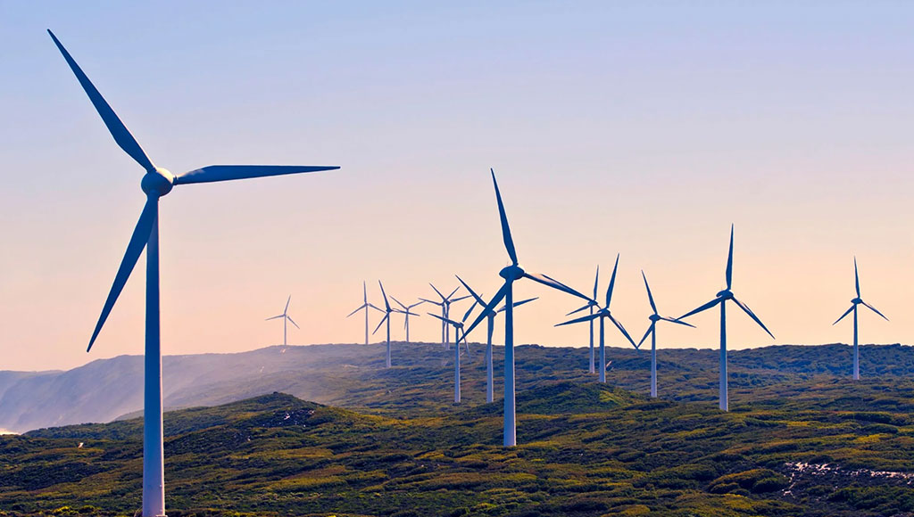الإمارات تطلق مشروعاً كبيراً لطاقة الرياح على أعتاب استضافتها لمؤتمر COP28 المناخي
