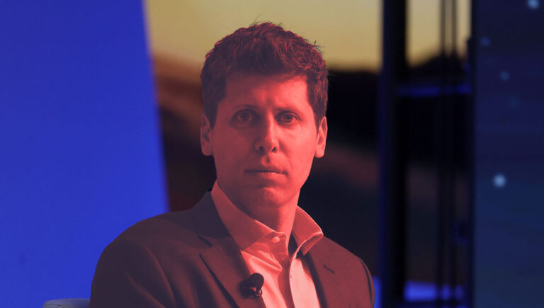 بعد الانقلاب الذي طرده من OpenAI التي أسسها، مايكروسوفت توظف «سام ألتمان»