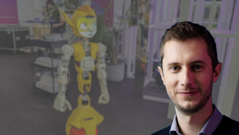 روبوت آلي يؤدي وظائف لوجستية في الأماكن العامة - مقابلة مع «فلوريان نيوبو» من شركة Enchanted Tools