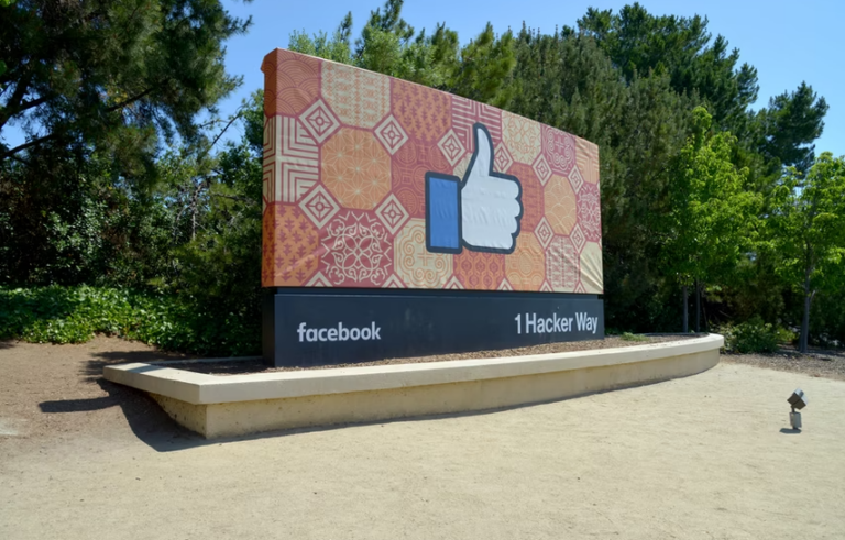 دعوة كندية فيسبوك ميتا