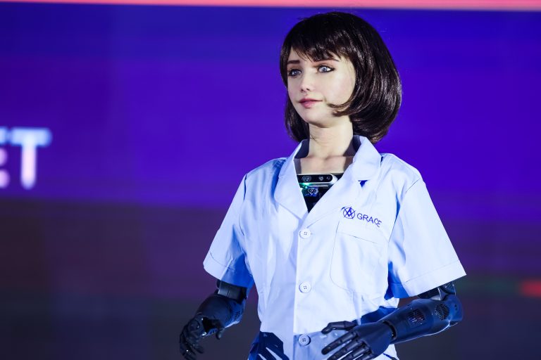 هل يمكن أن تصنع توأماً رقمياً لك وتتحدث معه؟ الجواب ينتظرنا في DeepFest 2024