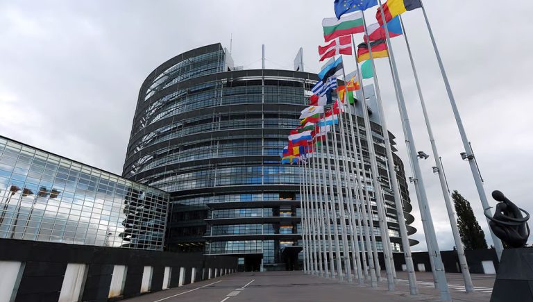 الاتحاد الأوروبي يدعو عمالقة التقنية لمكافحة التزييف العميق لما يشكله من تهديد للانتخابات