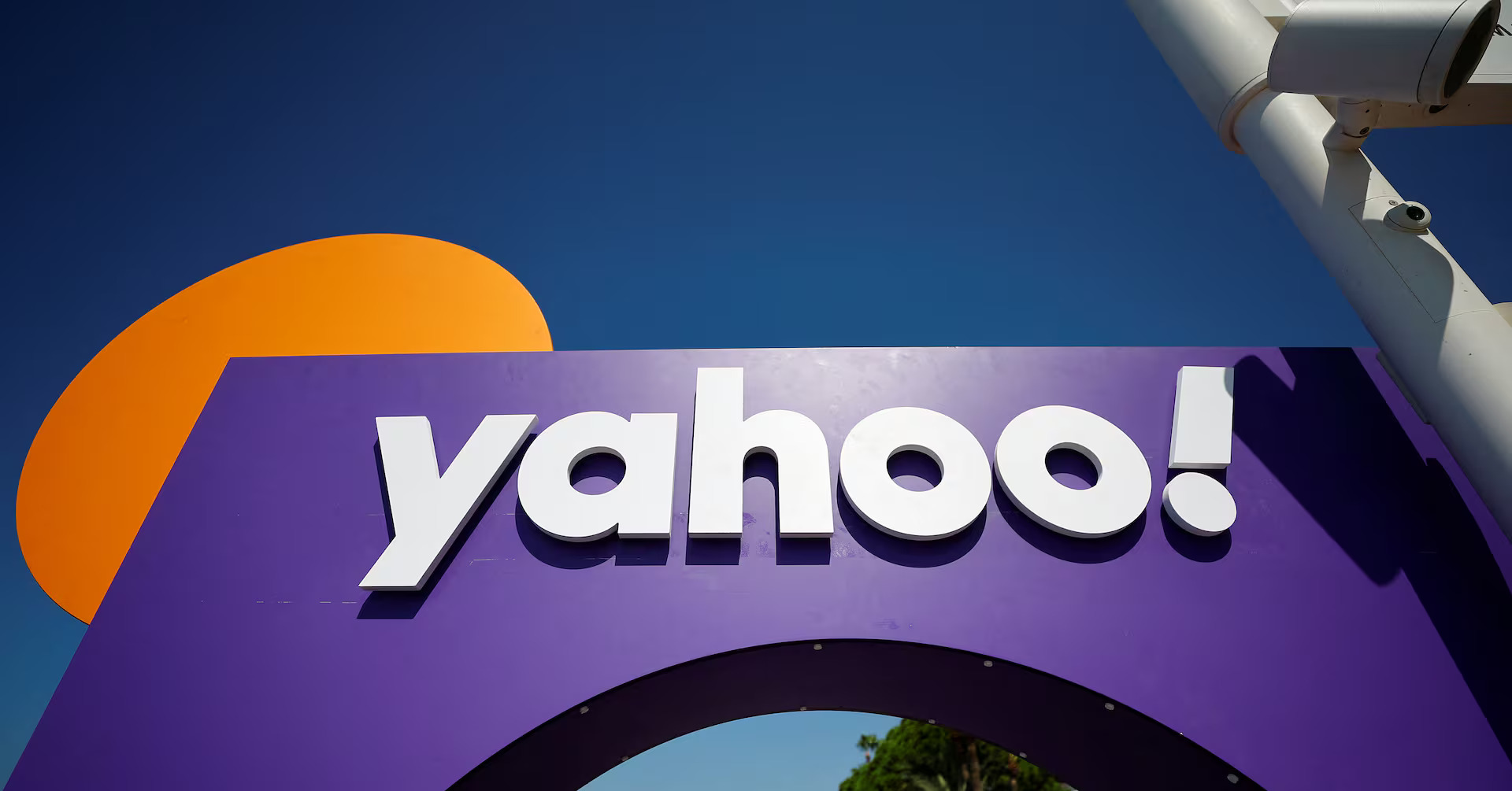 «Yahoo» تستحوذ على منصة الأخبار المدعومة بالذكاء الاصطناعي، Artifact