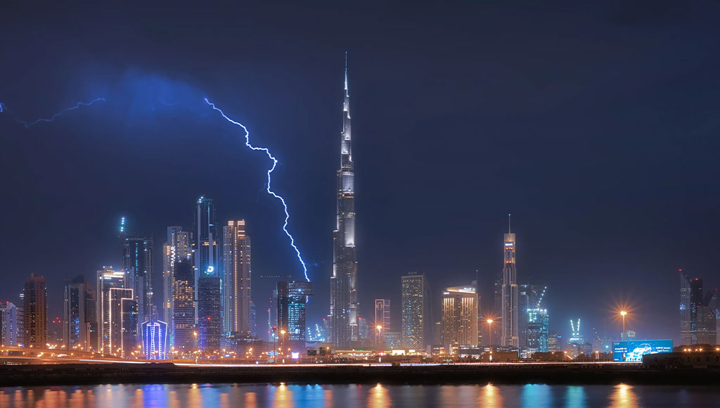 الإمارات تؤكد: لم يتم استخدام تخصيب السحب في العاصفة الأخيرة التي سببت الفيضانات