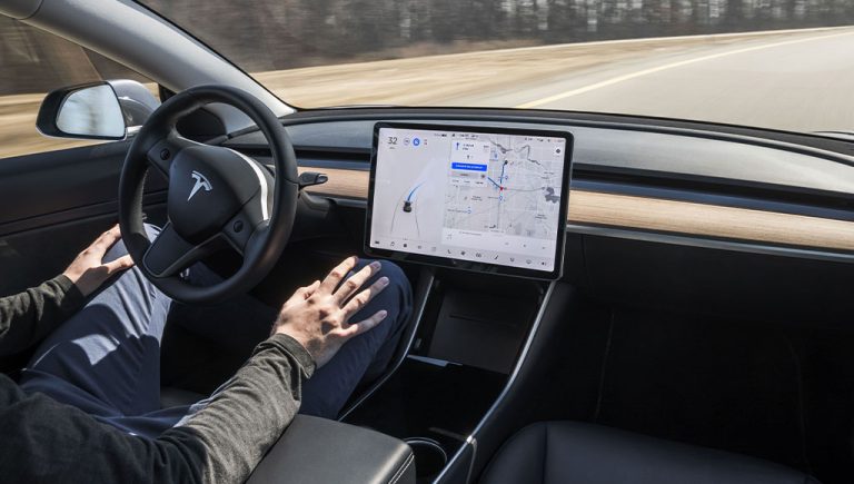 سيارات الأجرة ذاتية القيادة قادمة هذا العام وفق ادعاء إيلون ماسك الجديد
