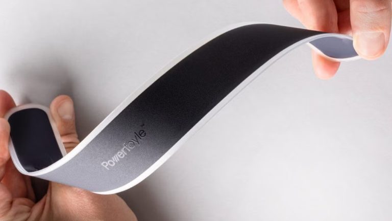 «ألواح شمسية داخلية» لشحن السماعات والهواتف من الضوء المحيطي