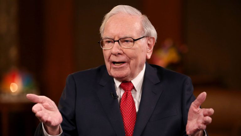 وارن بافت: الاحتيال عبر الذكاء الاصطناعي سيكون المجال سريع النمو التالي