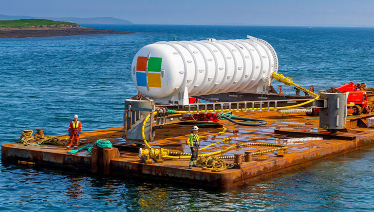 على الرغم من نجاحها الكبير، Microsoft تقتل مشروع مراكز البيانات البحرية الخاصة بها