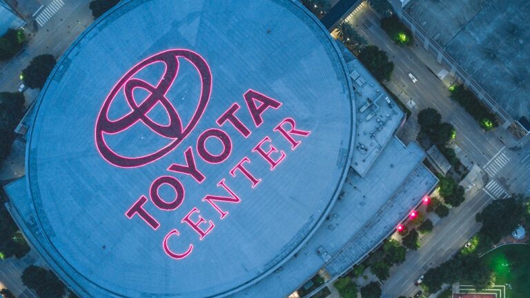 عملاء وموظفو شركة تويوتا أمام أزمة خصوصية بعد تسريب هائل لبيانات الشركة