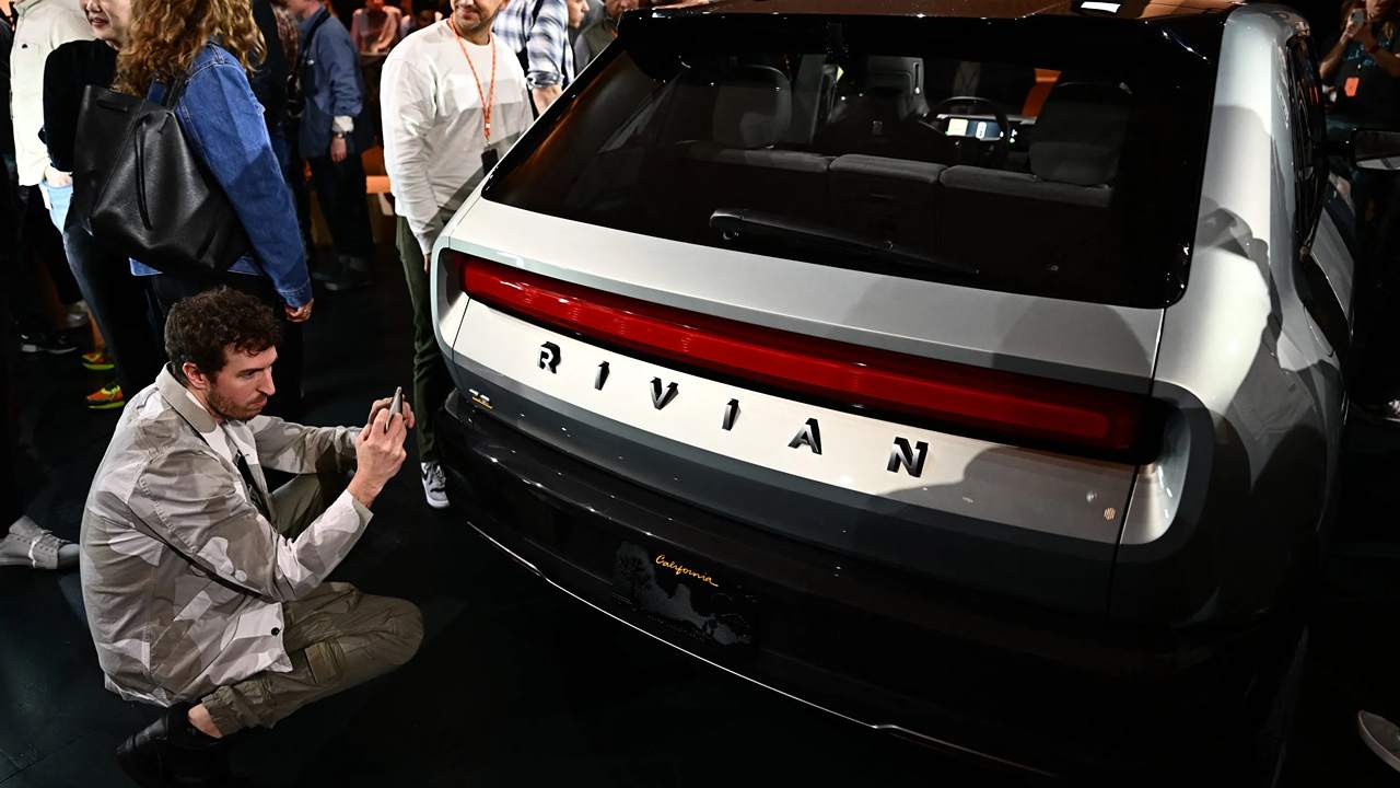 خسائر Rivian الفصلية تصل 1.45 مليار دولار في انتظار اكتمال شريان الحياة من VW