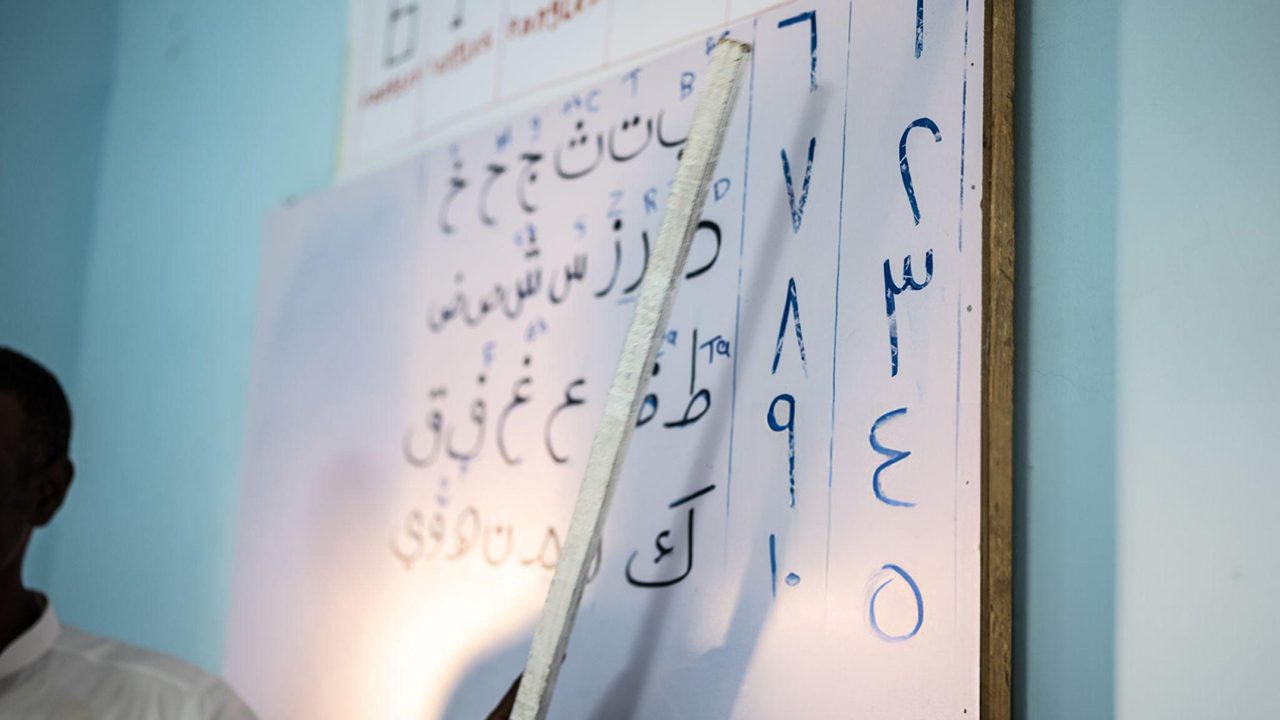 باحثون في جامعة الشارقة ينشئون نظام ذكاء اصطناعي لتمييز اللهجات العربية المحكية بدقة استثنائية