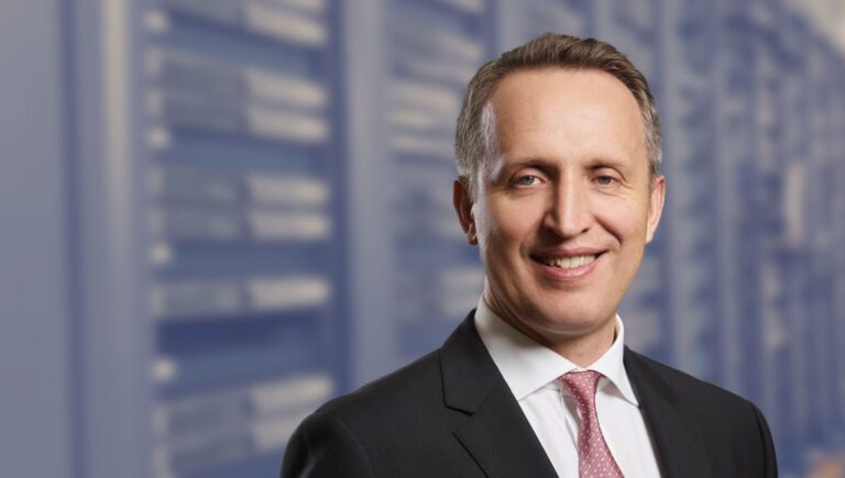 فويتشيك باجدا، مدير القطاع العام لدى أمازون ويب سيرفيسز في الشرق الأوسط وإفريقيا