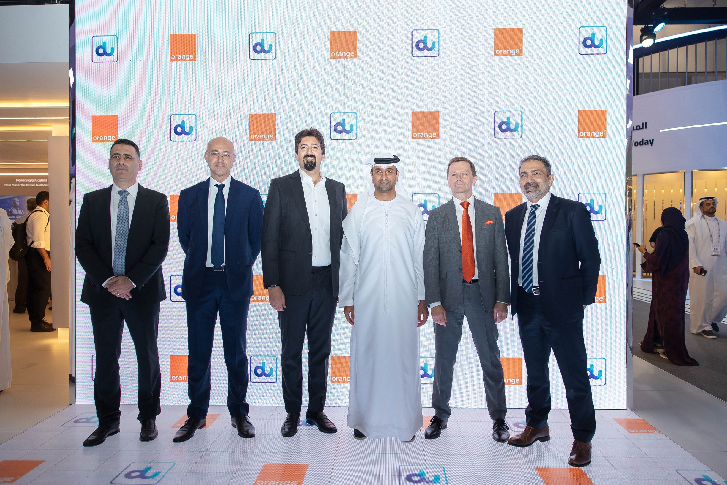 «دو» تبرم شراكة استراتيجية مع «Orange»